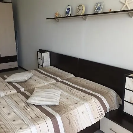 Апартамент Sunny Gardens *